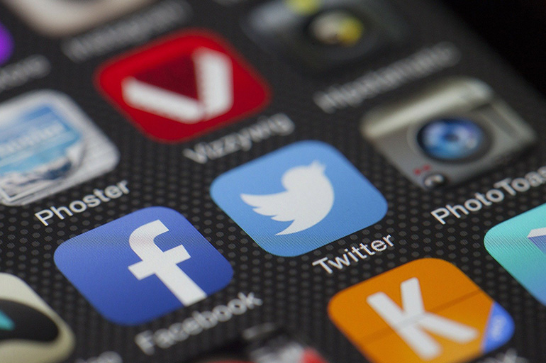 Désinformation sur Twitter : les bons réflexes avant de liker ou partager