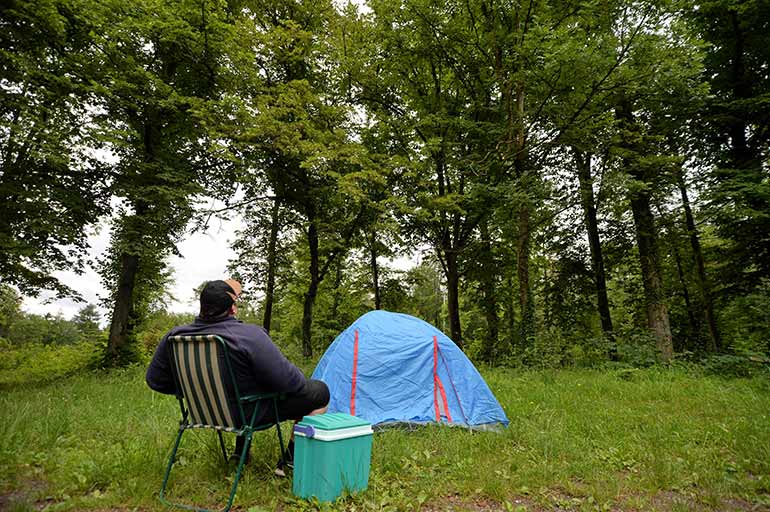 Camping en Wallonie : puis-je planter ma tente n’importe où ?  